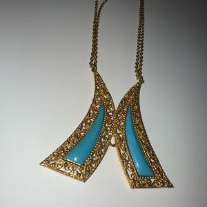 Elegant Gold and Blue Pendant Necklace